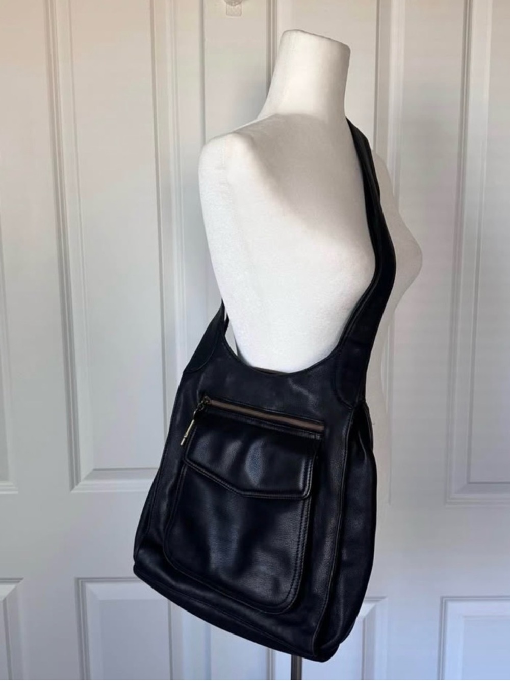 Vintage Fossil Black Soft Leather Shoulder Bag Zipper 90’s Y2K + Brass Key Charm - Picture 13 of 13